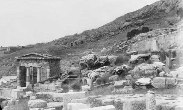 Sanctuary with Treasury of the Athenians, Delphi. Photographer unknown. D-DAI-ATh-Delphi-0035. Courtesy of the DAI Athens.