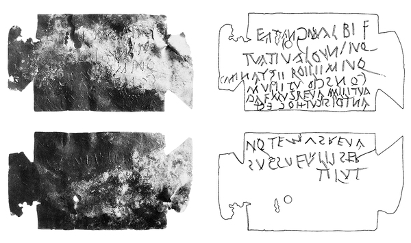 Eine lateinische Rechtsschutzbitte (recto und verso) in Form einer „tabula ansata“, die bei Ausgrabungen in Schramberg-Waldmössingen, Kreis Rottweil, gefunden wurde. Sie wird auf das 1.-3. Jahrhundert n. Chr. datiert und enthält eine Verwünschungszauber gegen einen Dieb.